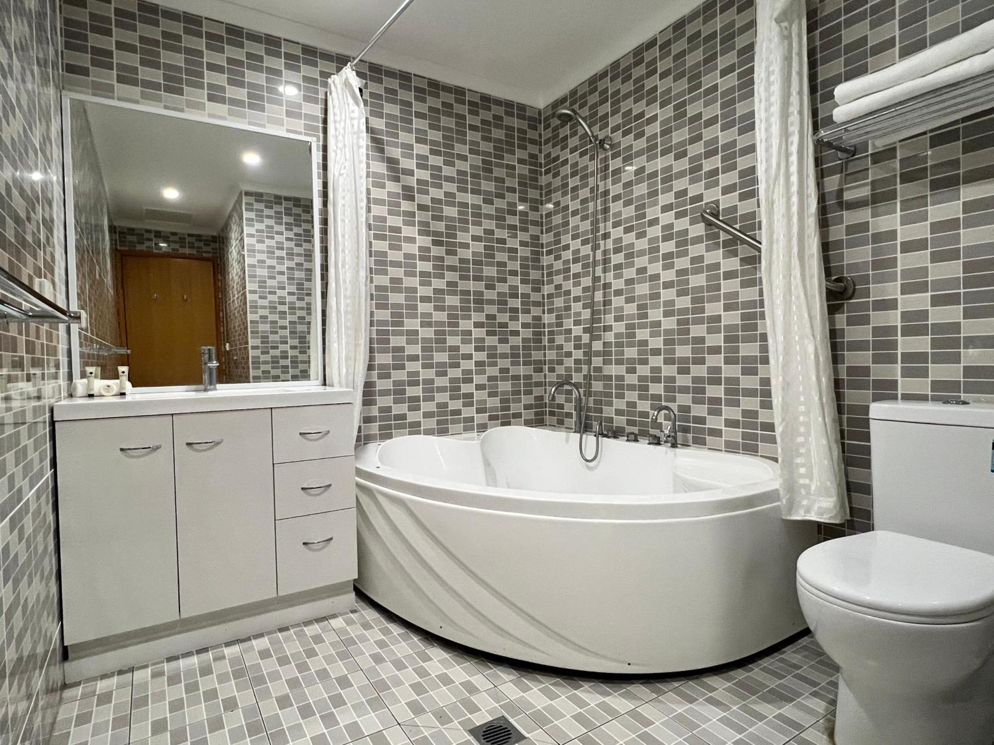 The Phoenix Artesian Spa Resort And Accommodation Морі Екстер'єр фото